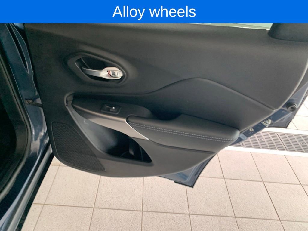 Used 2019 Jeep Cherokee Latitude Plus w/ Cold Weather Group AWD/4WD image 16