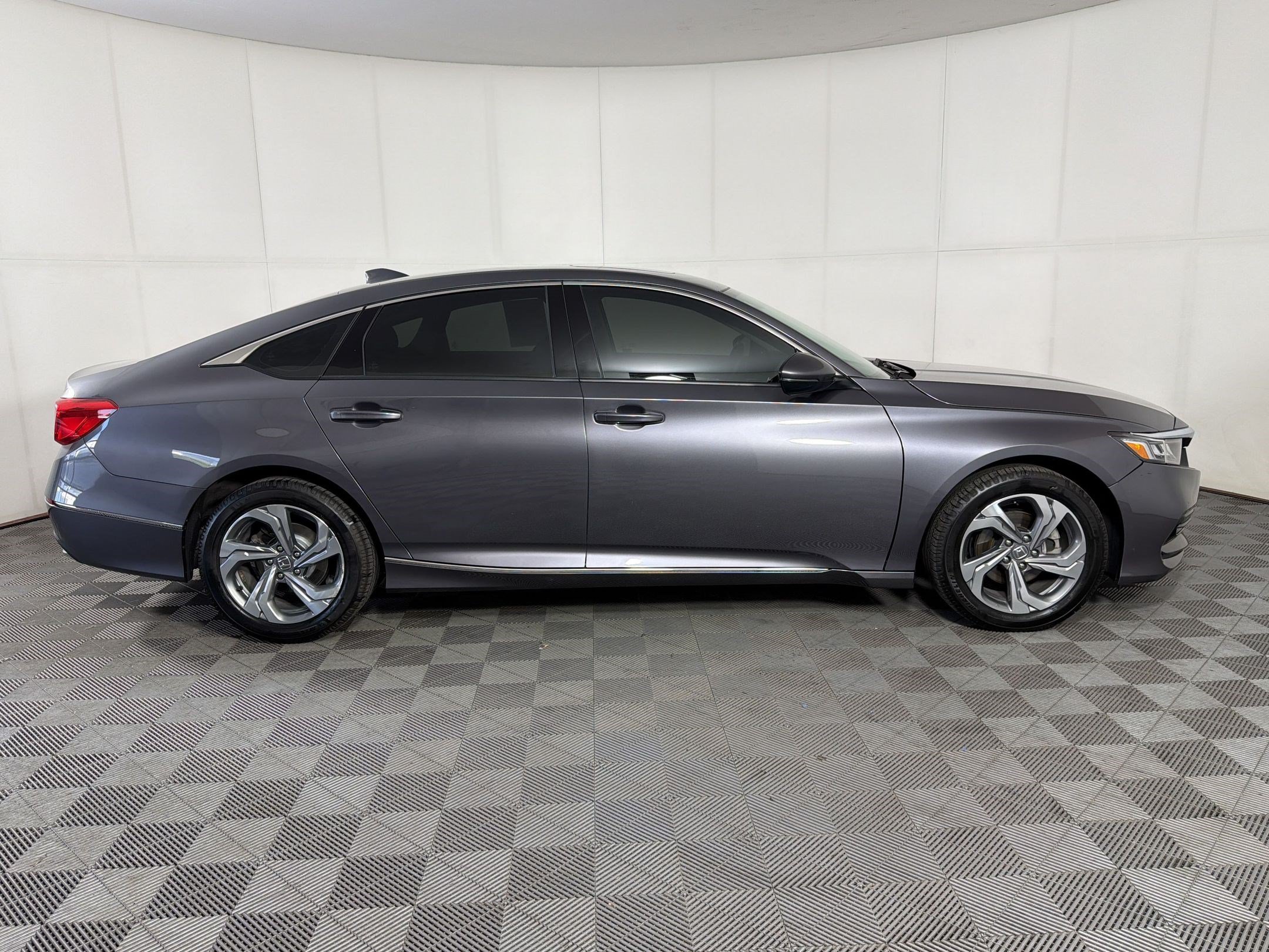 Used 2018 Honda Accord EX-L image 8