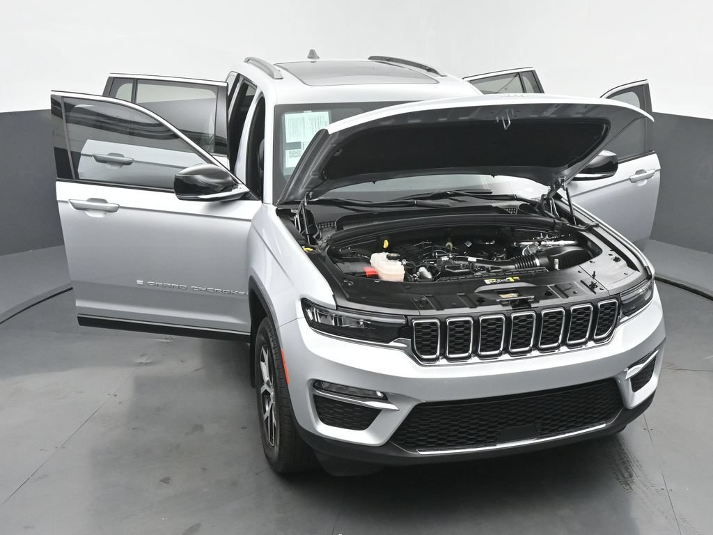 Used 2024 Jeep Grand Cherokee Limited AWD/4WD image 67