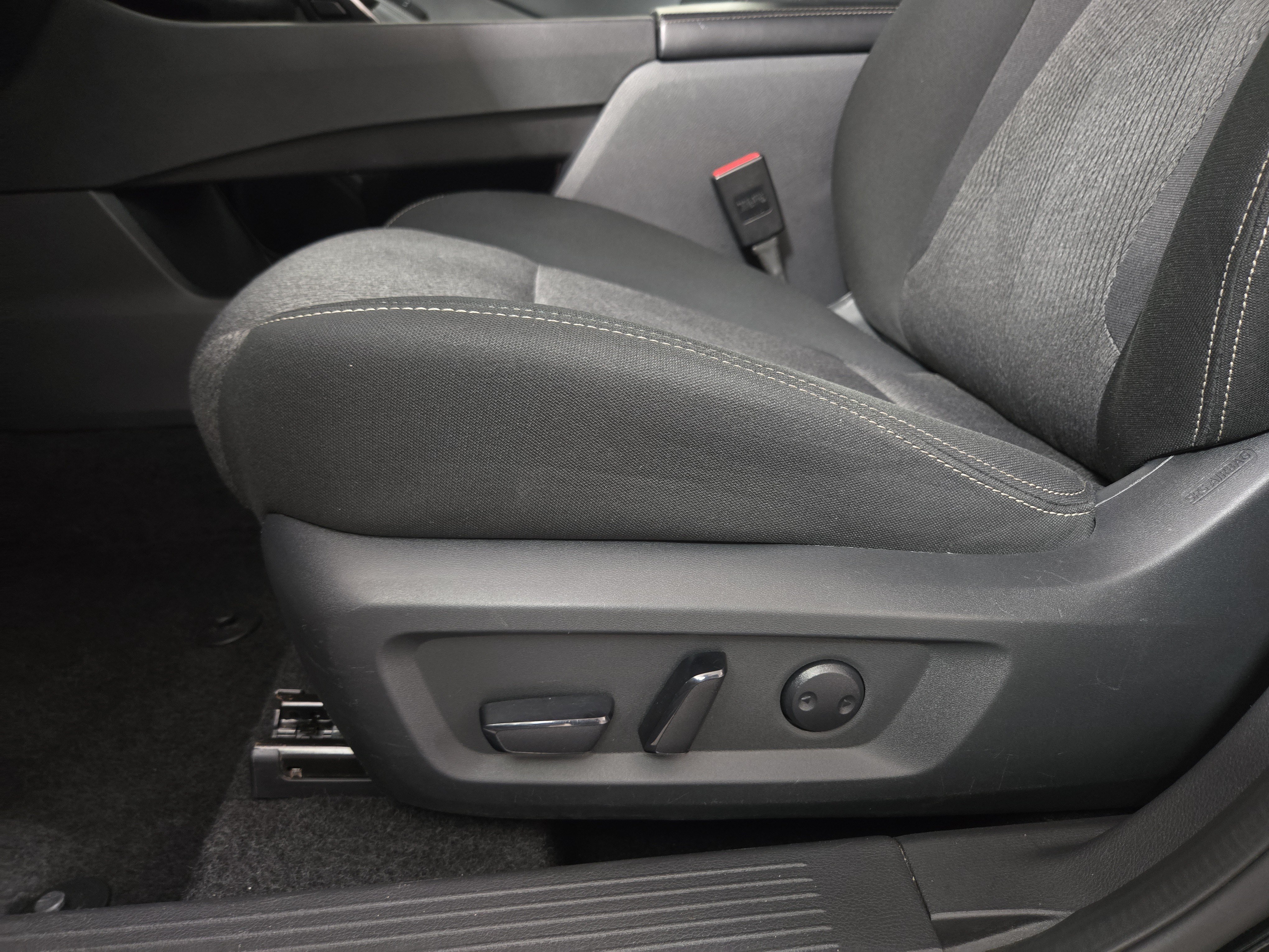 Used 2025 Nissan Rogue SV AWD/4WD image 28