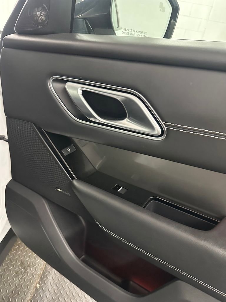 Used 2019 Land Rover Range Rover Velar S image 33