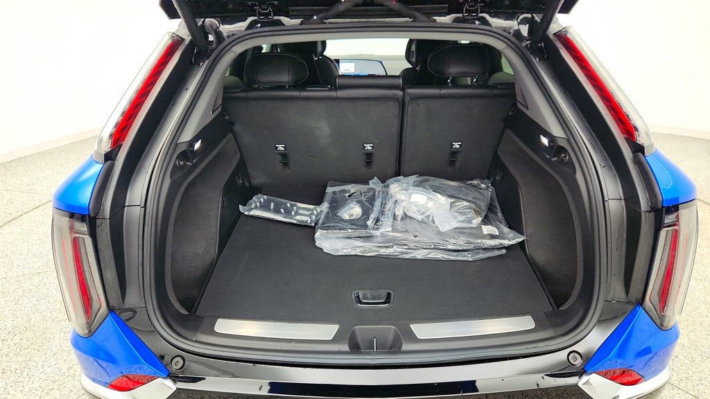 Used 2025 Cadillac Optiq Luxury 1 image 21