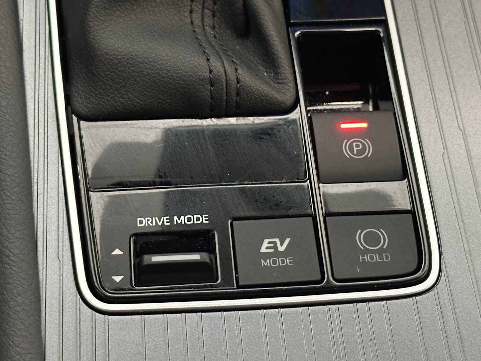 Used 2024 Toyota Sienna XSE AWD/4WD image 17