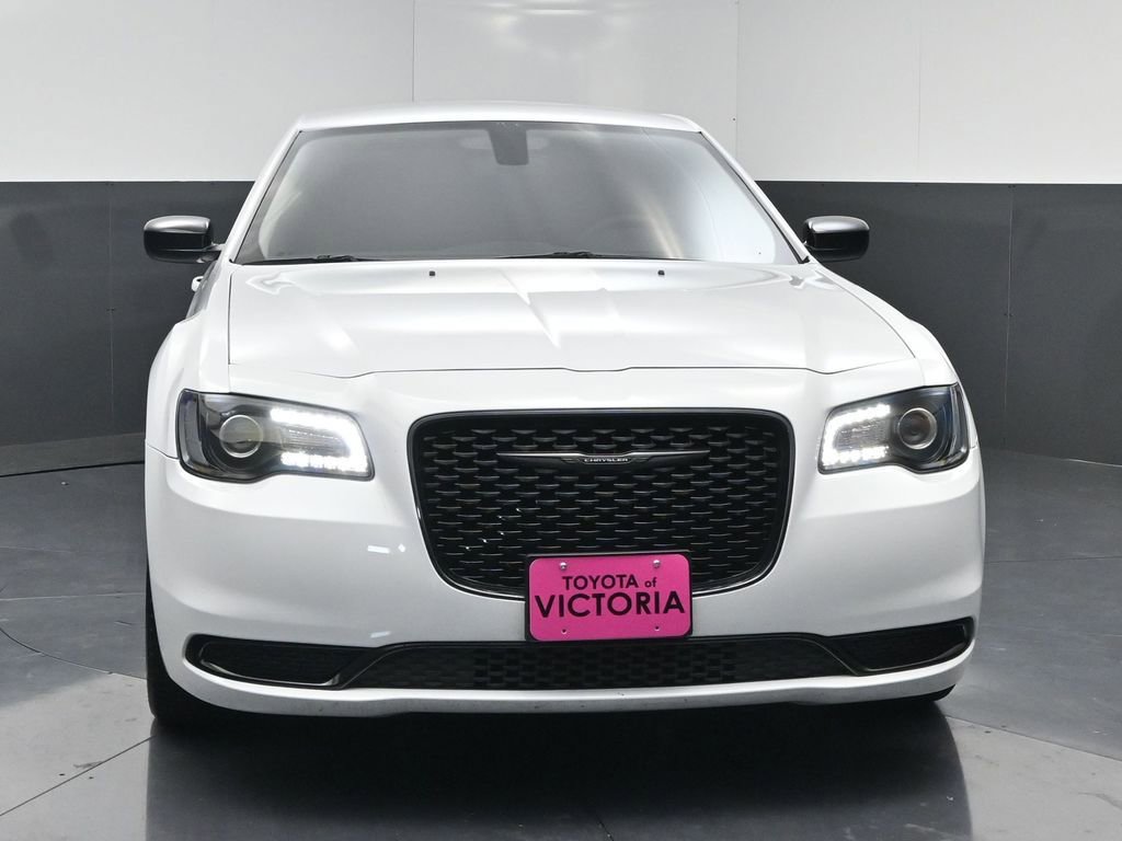Used 2023 Chrysler 300 Touring w/ Sport Appearance Package image 17
