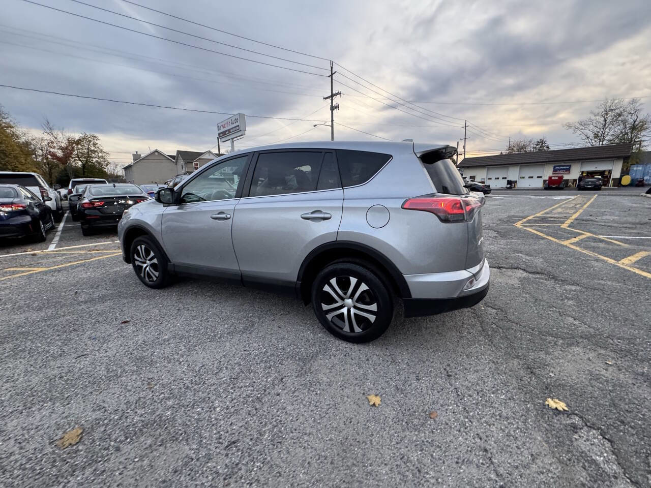 Used 2018 Toyota RAV4 LE w/ All Weather Liner Package image 15