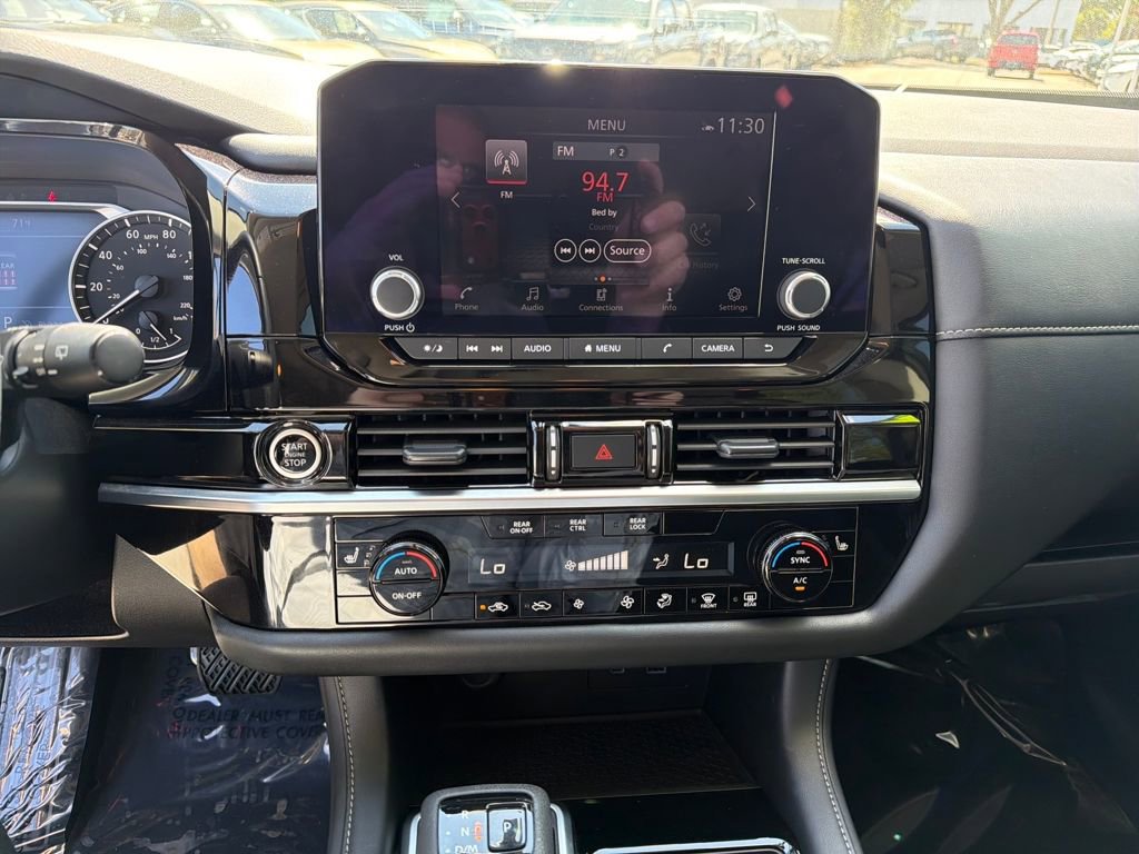 Used 2024 Nissan Pathfinder SV image 23