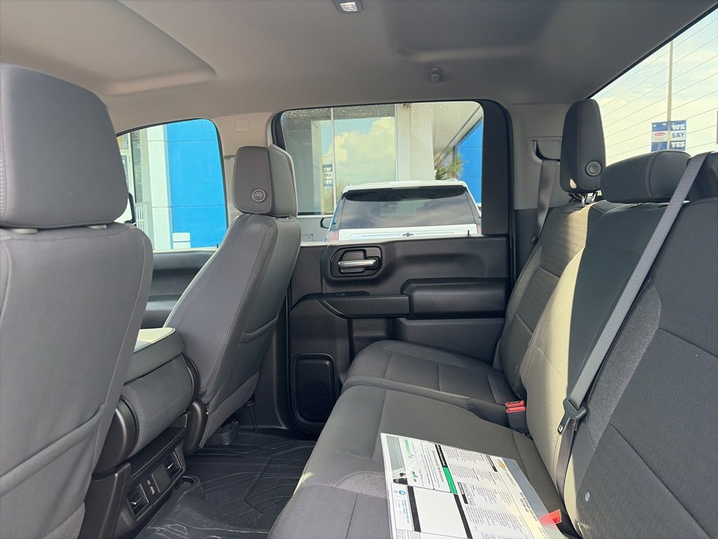 Used 2024 Chevrolet Silverado 2500 Custom w/ Custom Value Package image 15