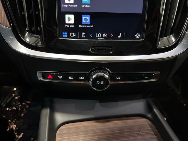 Used 2023 Volvo V60 B5 Cross Country Plus image 17
