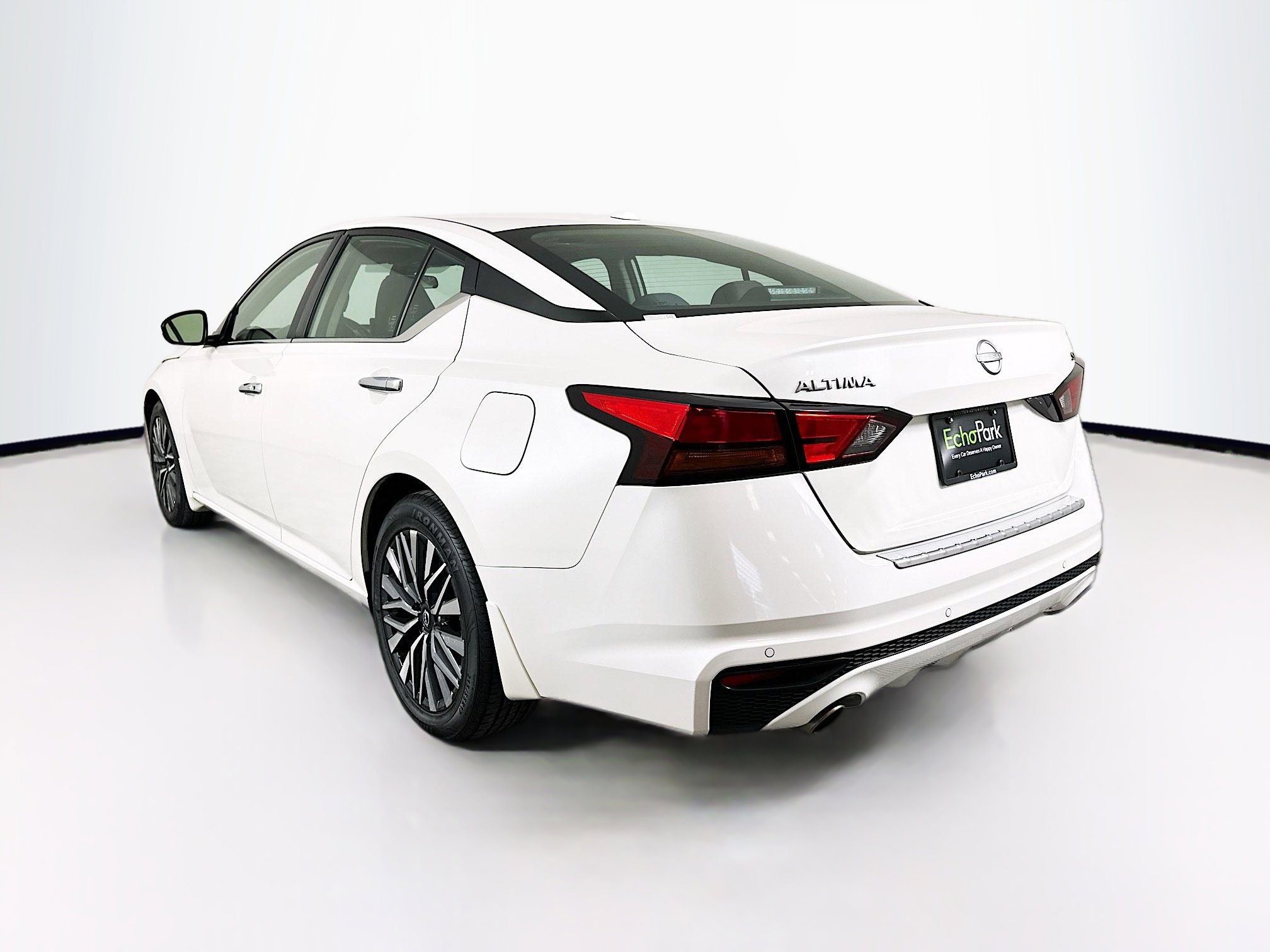Used 2023 Nissan Altima 2.5 SV w/ SV Premium Package FWD image 5