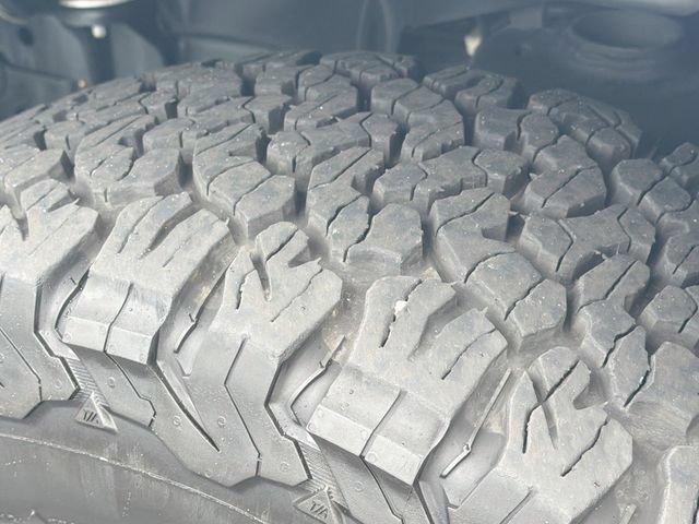 Used 2022 Jeep Wrangler Unlimited Sahara AWD/4WD image 35