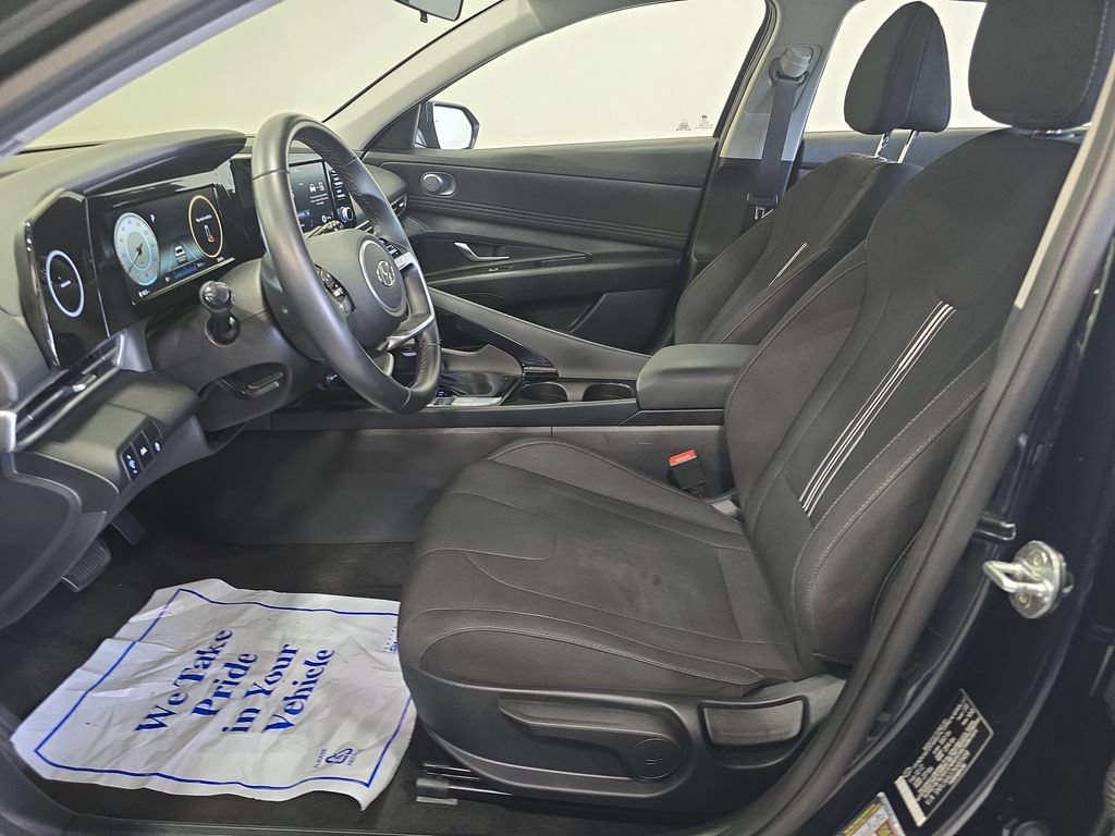 Certified 2022 Hyundai Elantra SEL w/ Convenience Package FWD image 9