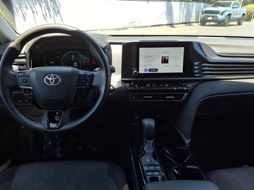 Used 2025 Toyota Camry LE FWD image 31