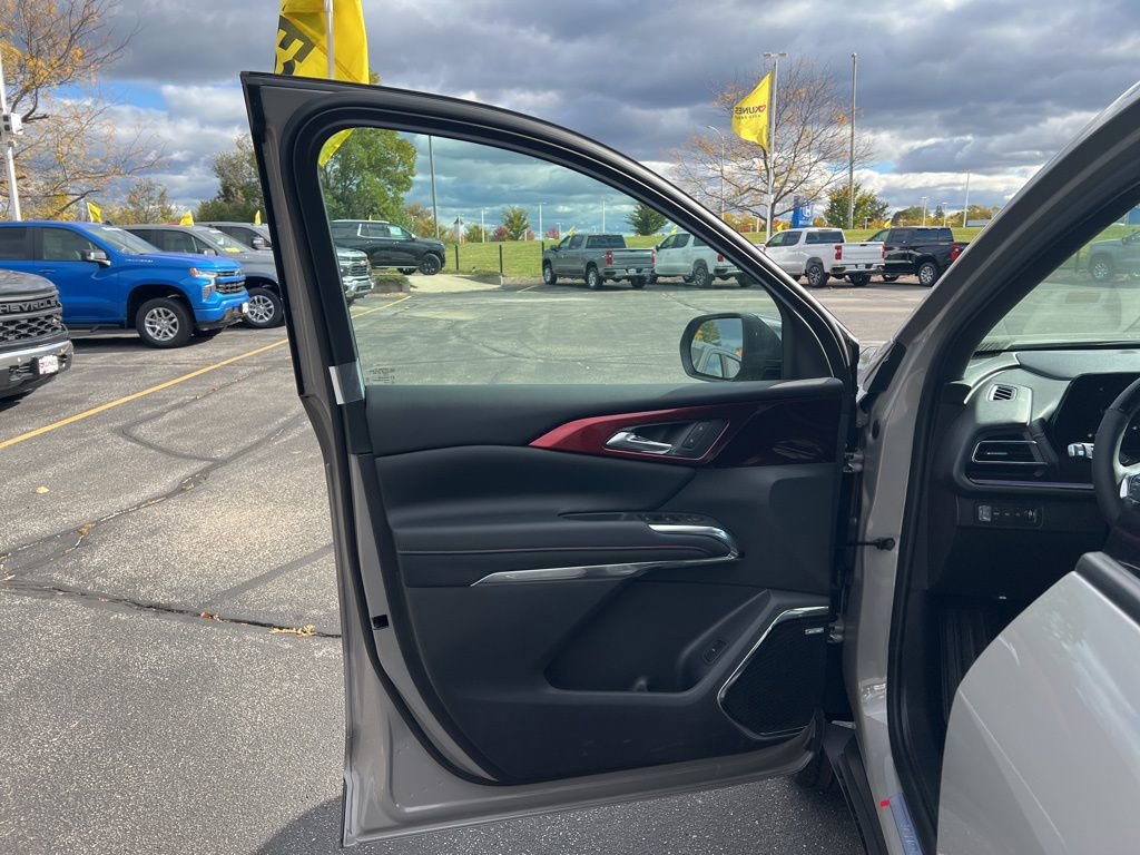 New 2026 Chevrolet Traverse Z71 w/ Enhanced Driving Package image 7