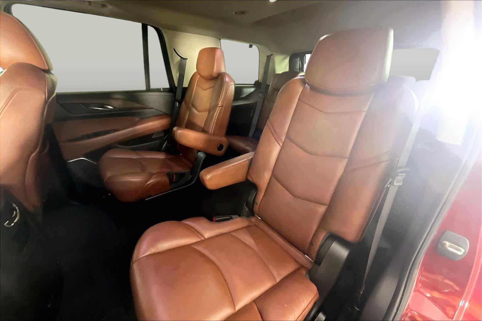 Used 2018 Cadillac Escalade Premium Luxury AWD/4WD image 18
