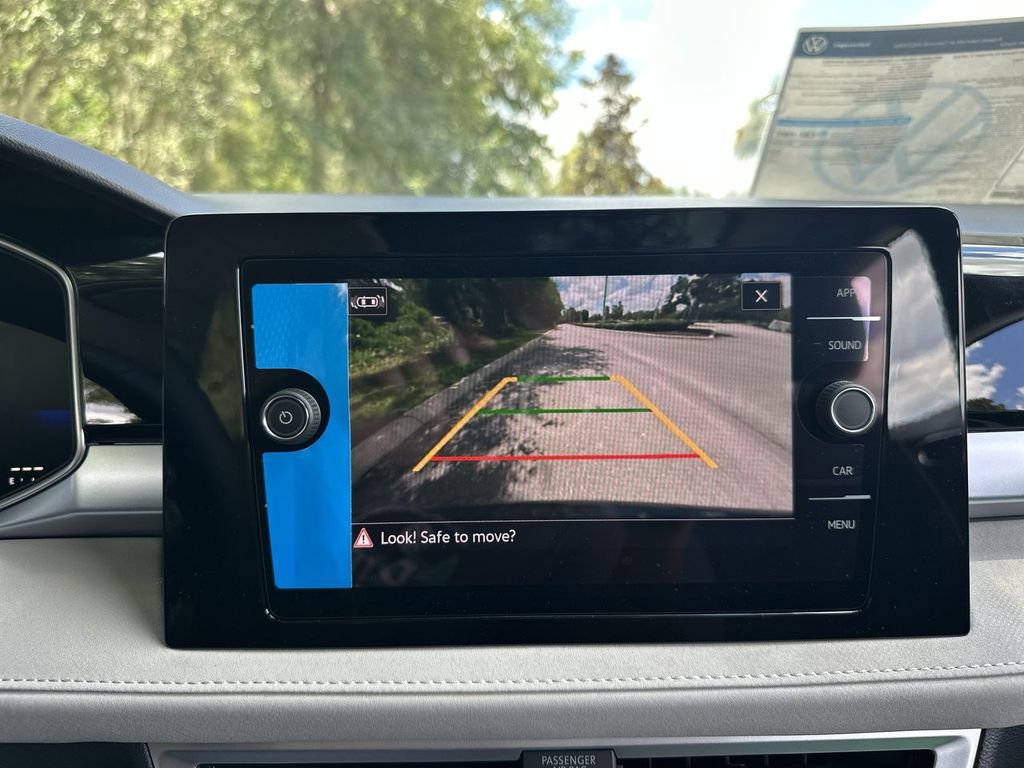 New 2025 Volkswagen Taos SE image 17