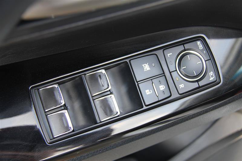 Used 2018 Lexus LX 570 4WD w/ Luxury Package image 20