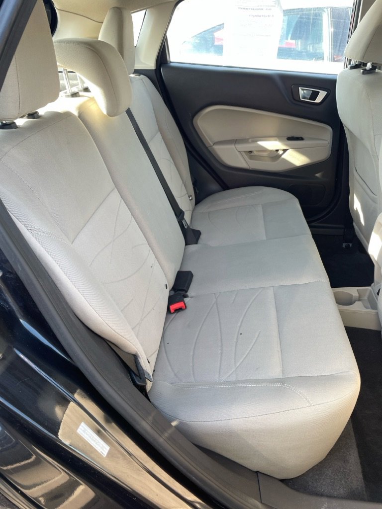 Used 2015 Ford Fiesta SE FWD image 4
