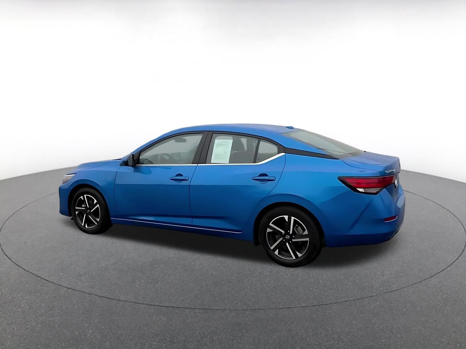 Used 2025 Nissan Sentra SV FWD image 4