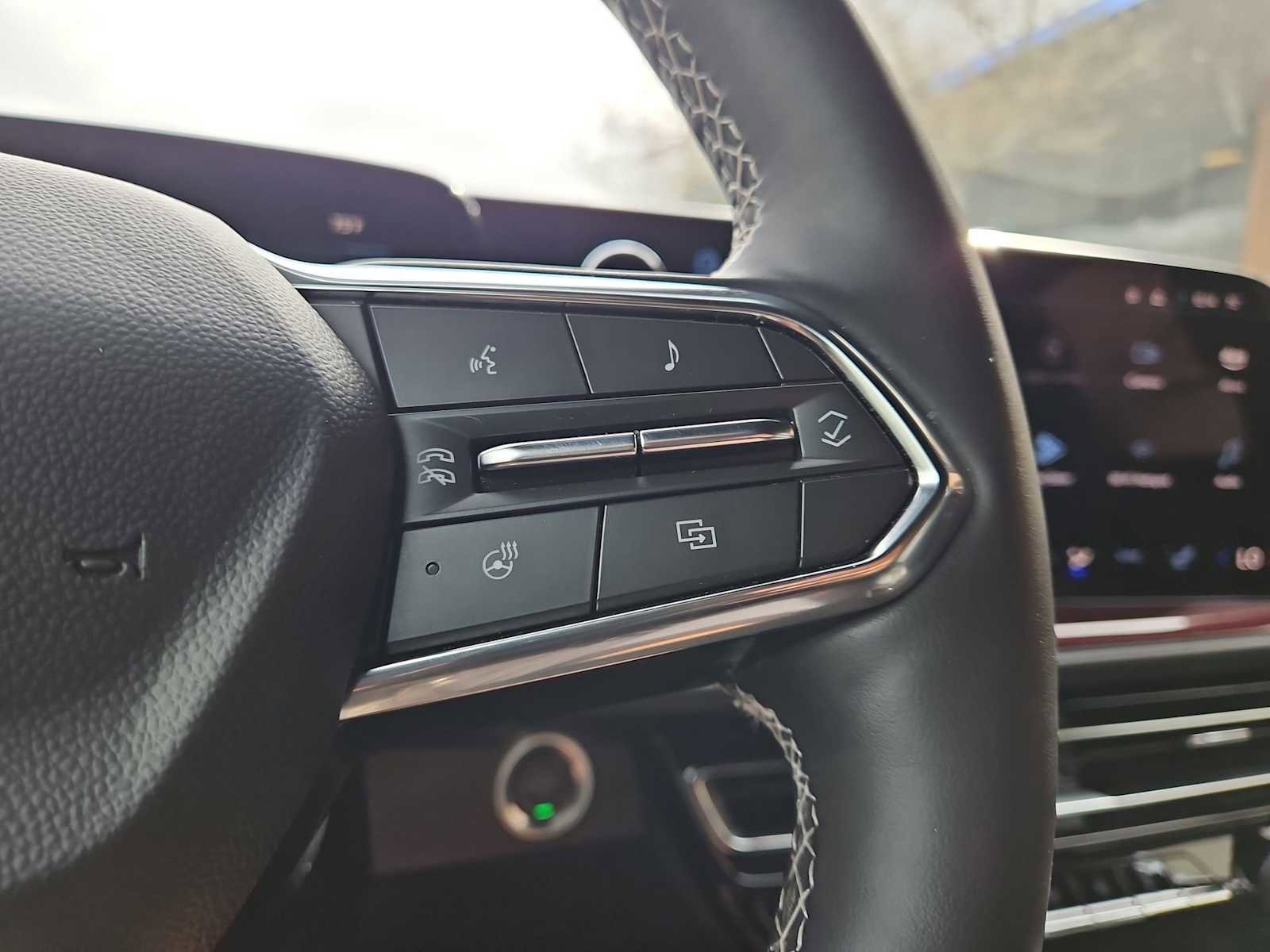 Certified 2025 Chevrolet Traverse Z71 w/ Driver Confidence Package image 25