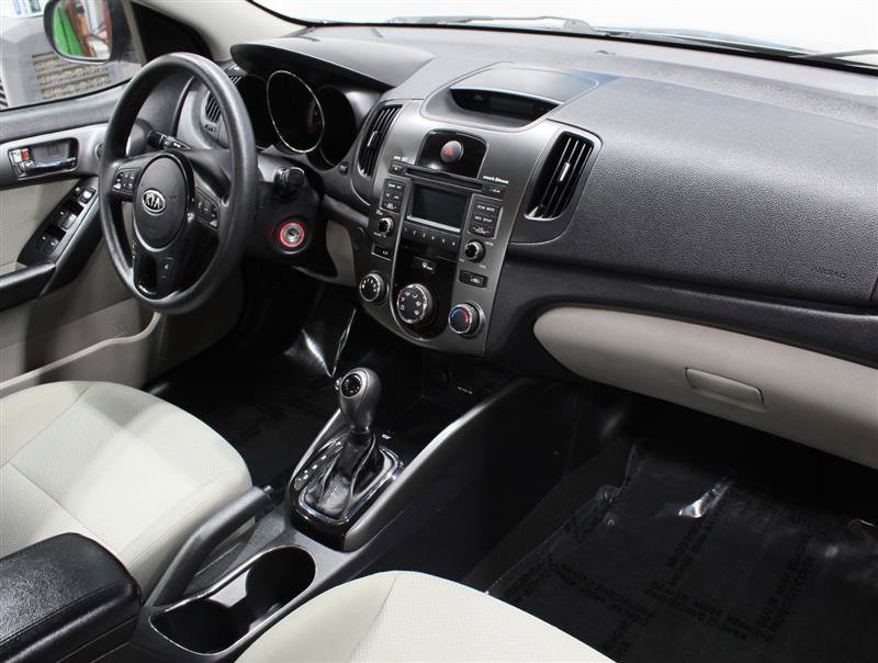 Used 2013 Kia Forte EX FWD image 10