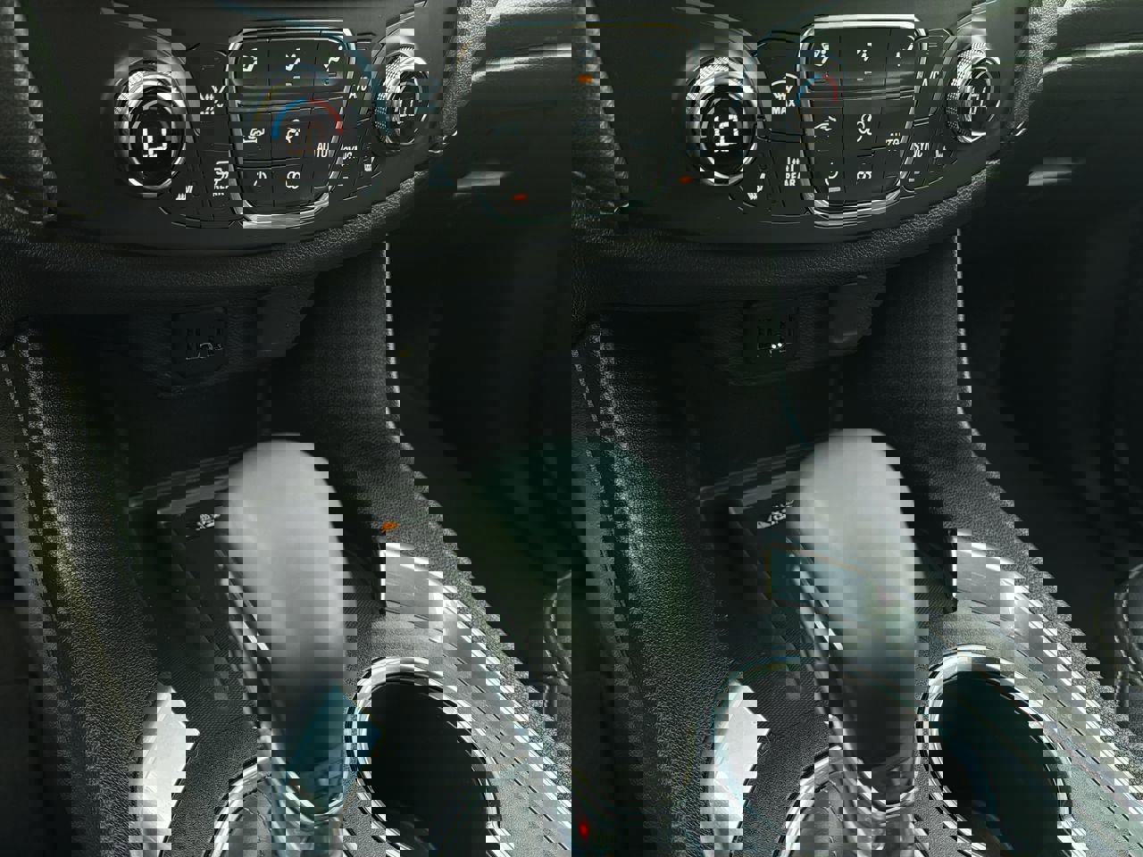 Used 2023 Chevrolet Traverse LT image 20