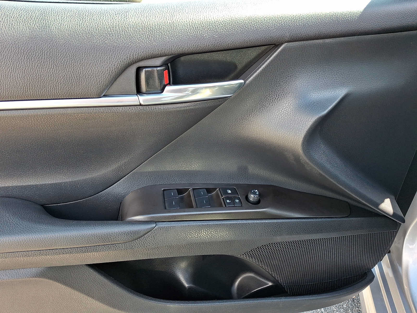 Used 2024 Toyota Camry SE FWD image 12