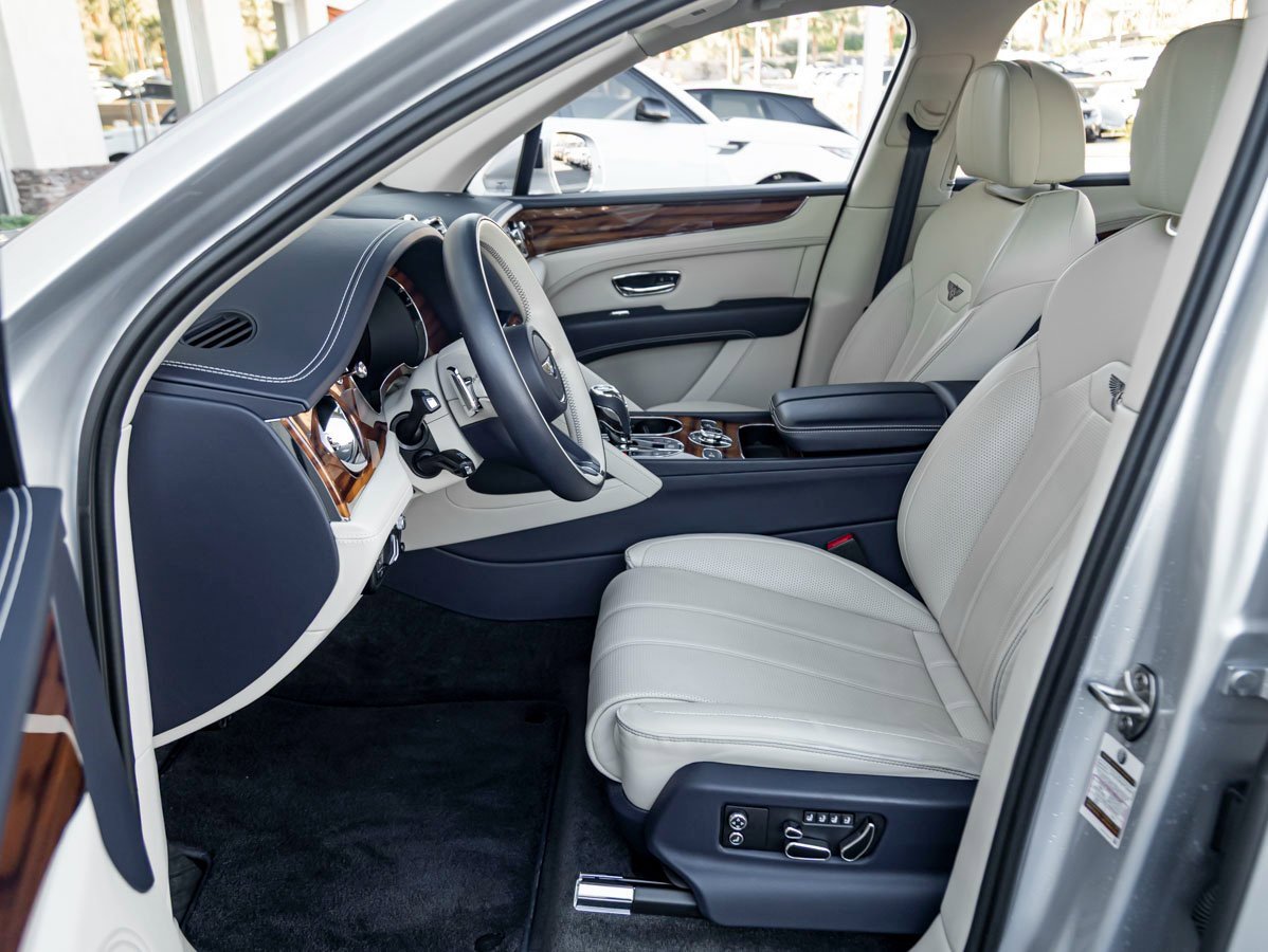 Used 2023 Bentley Bentayga Extended Wheelbase image 17