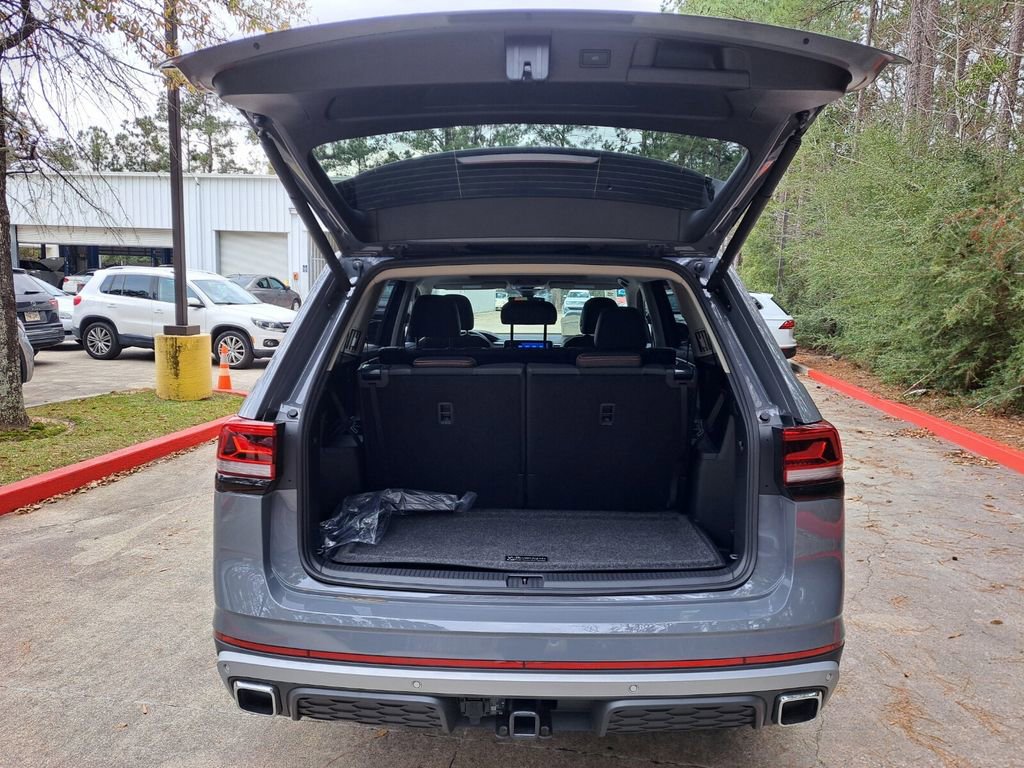 Used 2025 Volkswagen Atlas Peak Edition SE image 27