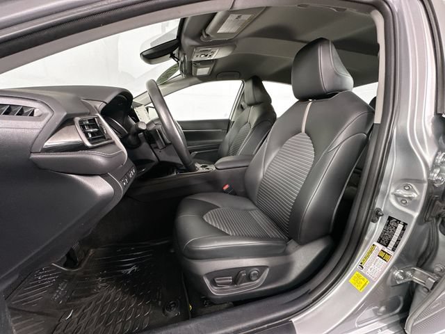 Used 2023 Toyota Camry SE w/ Cold Weather Package FWD image 16