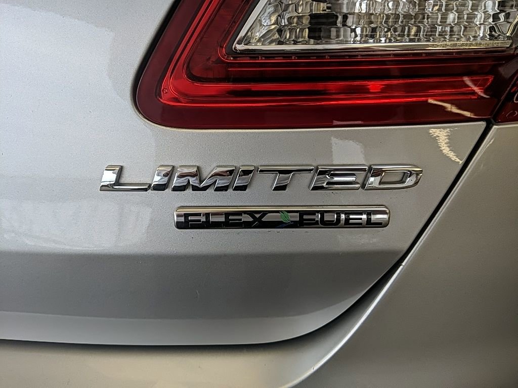 Used 2017 Ford Taurus Limited image 9