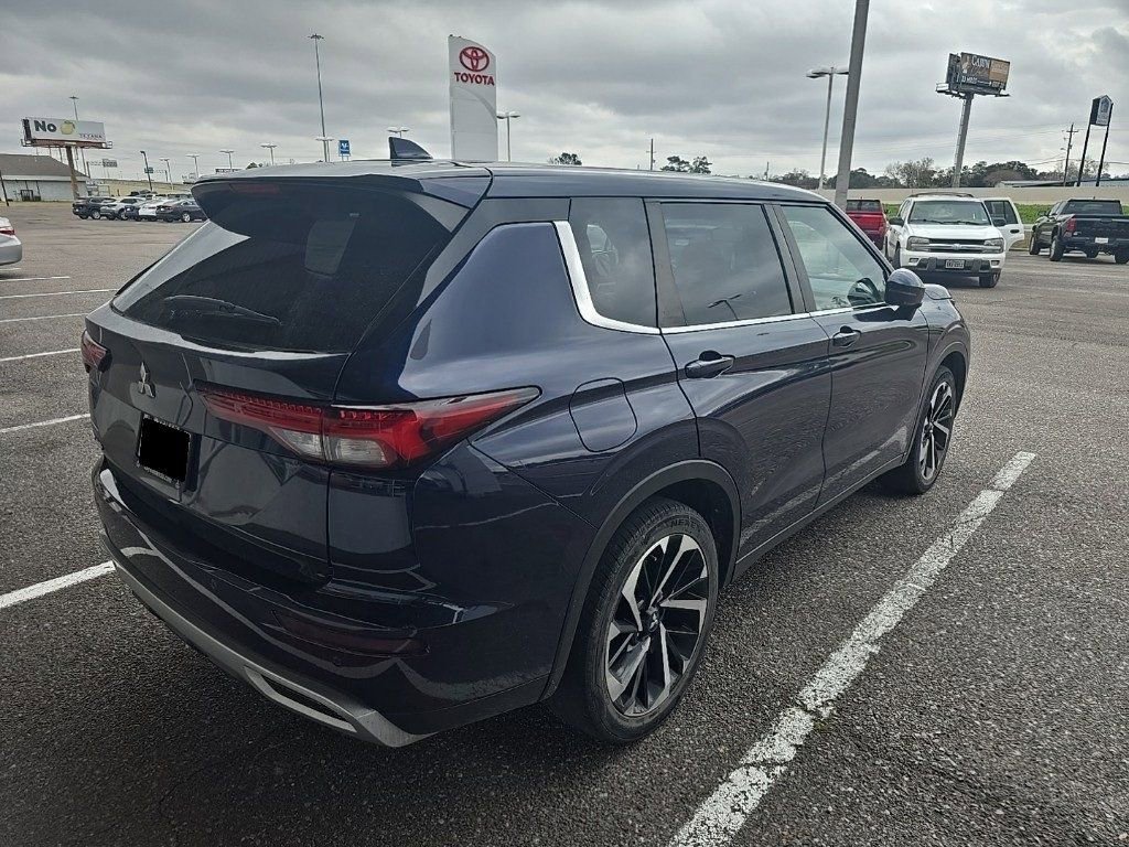 Used 2023 Mitsubishi Outlander SE image 5
