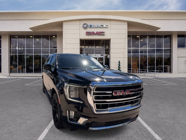 Used 2023 GMC Yukon SLT w/ SLT Premium Package RWD image 3