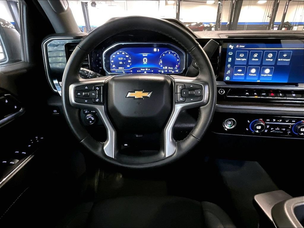Used 2023 Chevrolet Silverado 1500 LT AWD/4WD image 17