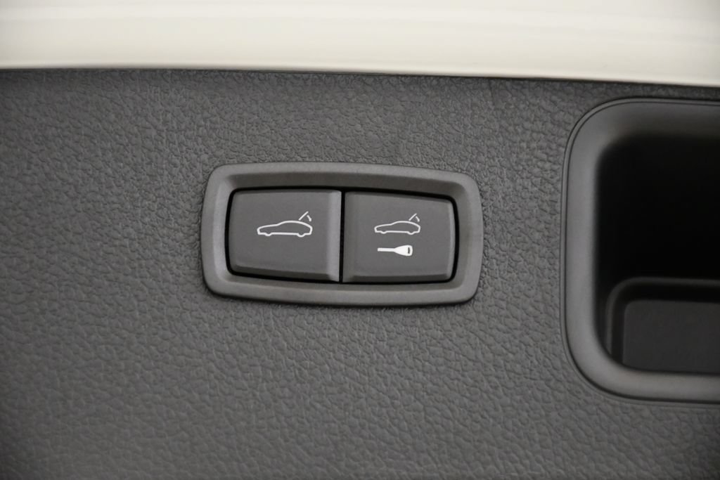 Certified 2026 Porsche Macan AWD/4WD image 59
