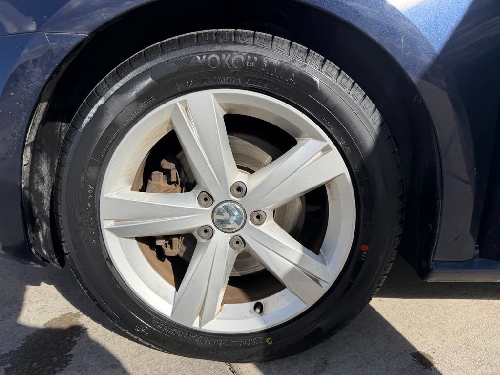 Used 2013 Volkswagen Passat 2.5 SE FWD image 33
