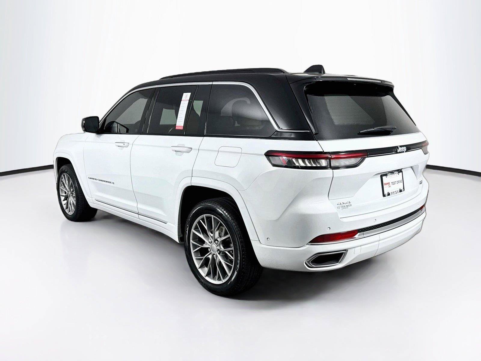 Used 2025 Jeep Grand Cherokee Summit AWD/4WD image 13
