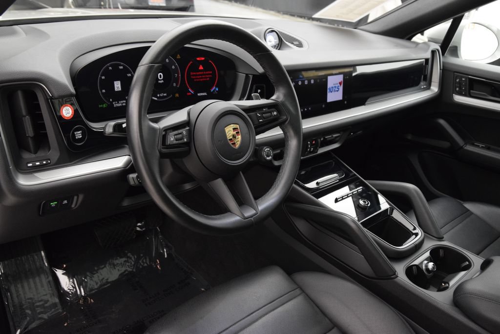 Used 2024 Porsche Cayenne Coupe AWD/4WD image 22