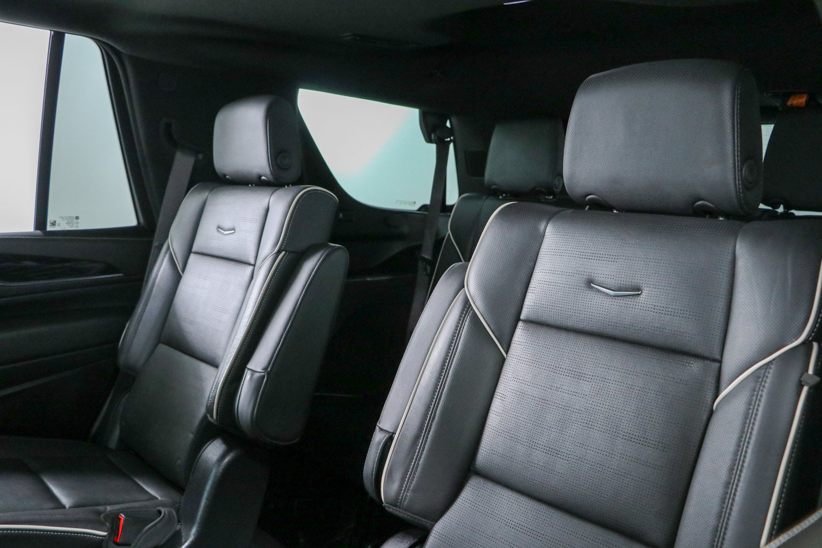 Used 2024 Cadillac Escalade Sport w/ LPO, ONYX Package AWD/4WD image 30