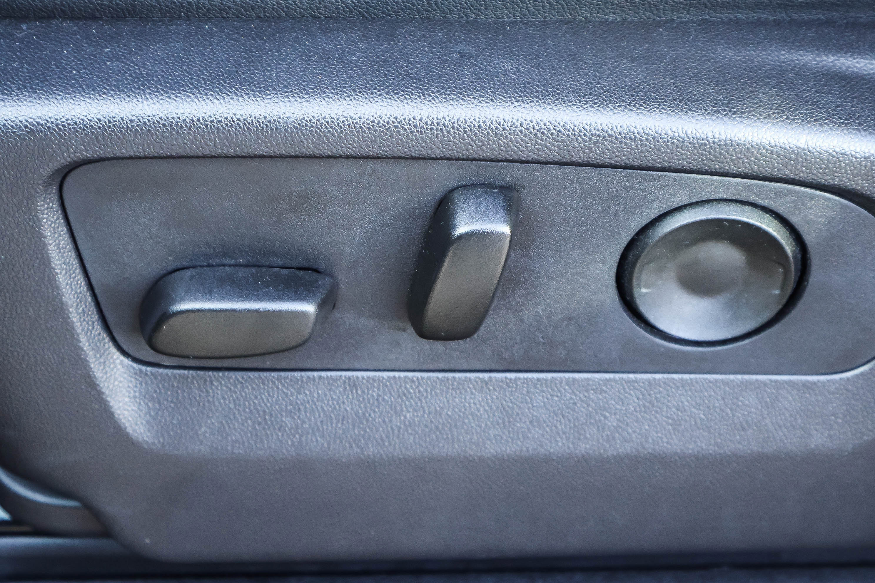 Certified 2025 GMC Sierra 1500 SLT image 13