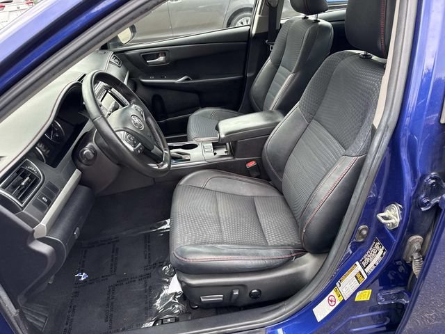 Used 2015 Toyota Camry SE w/ Moonroof Package FWD image 13
