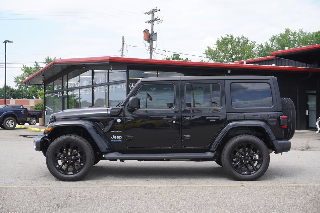 Used 2022 Jeep Wrangler Unlimited Sahara w/ Cold Weather Group AWD/4WD image 4