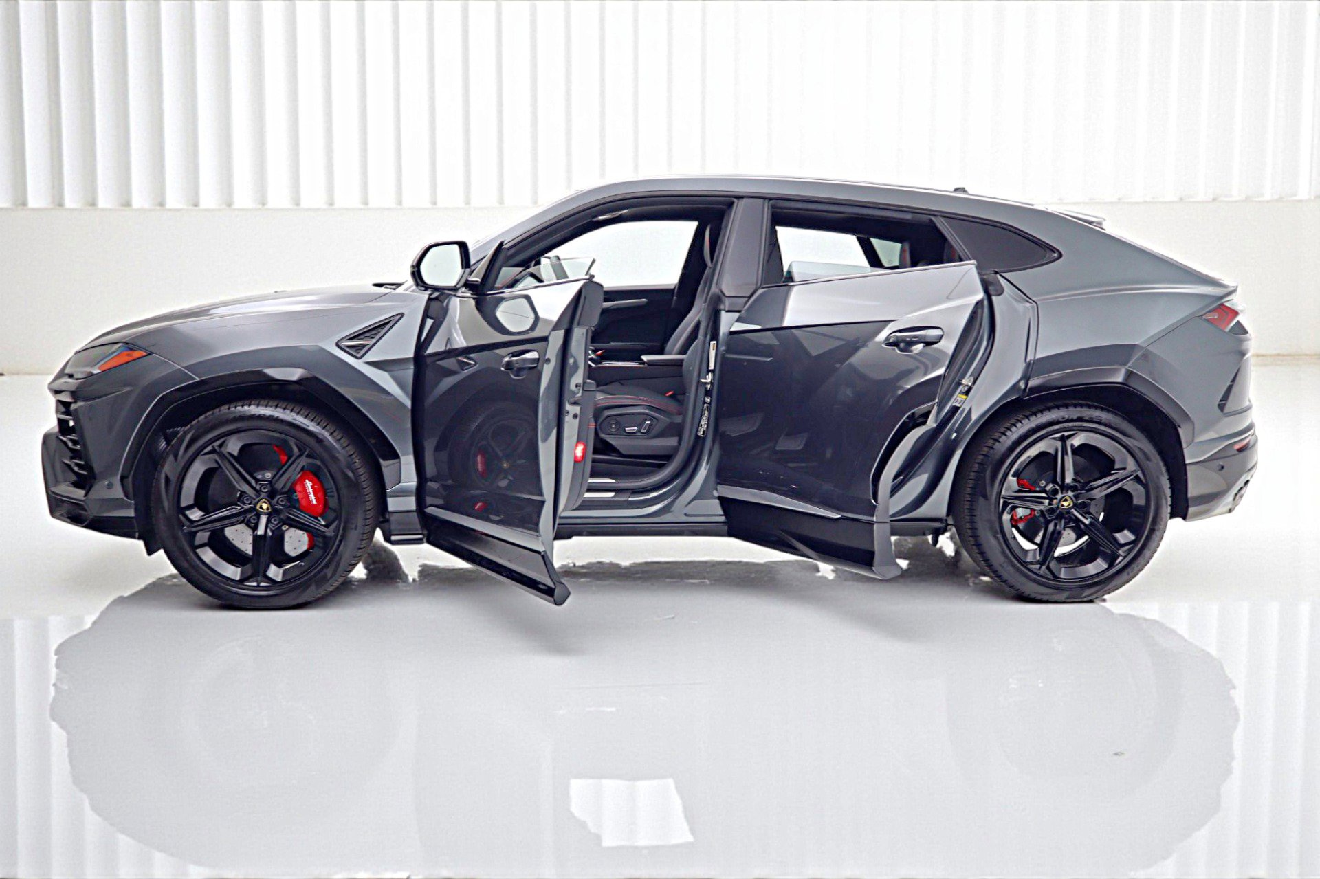 Used 2020 Lamborghini Urus image 4