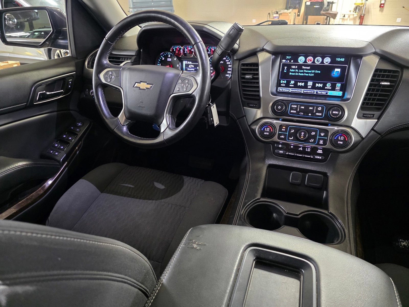 Used 2017 Chevrolet Suburban LS RWD image 13