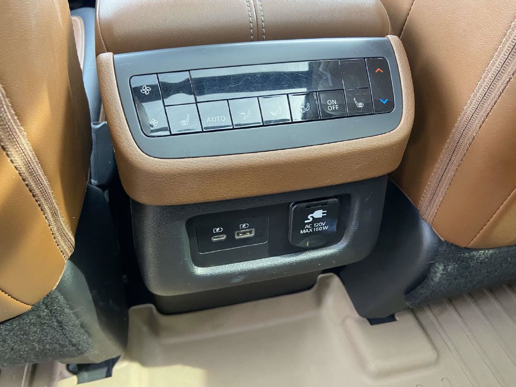 Used 2023 Nissan Pathfinder Platinum AWD/4WD image 11