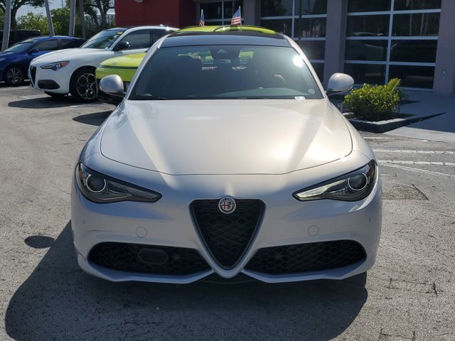 Used 2023 Alfa Romeo Giulia Sprint RWD image 2