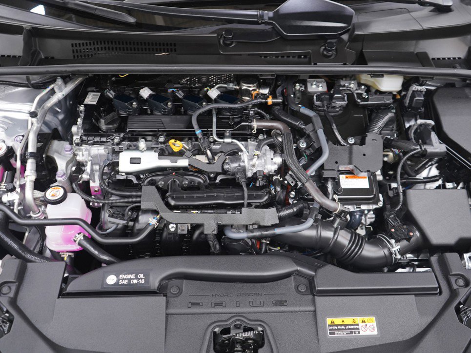 Used 2025 Toyota Prius XLE image 32