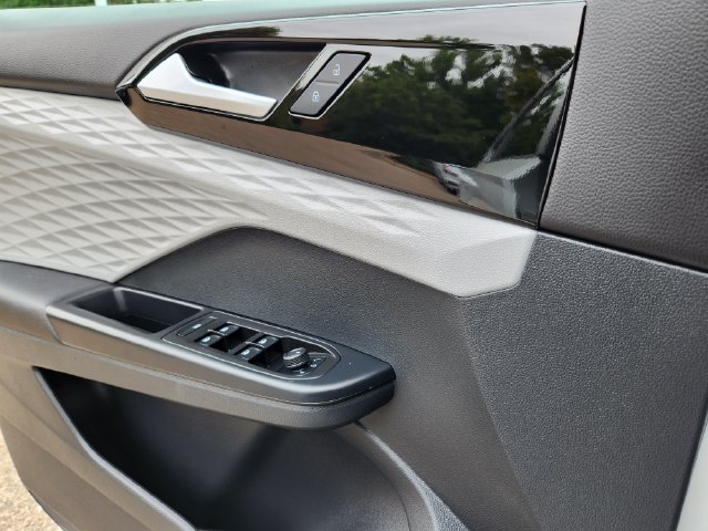 Certified 2023 Volkswagen Taos S FWD image 22