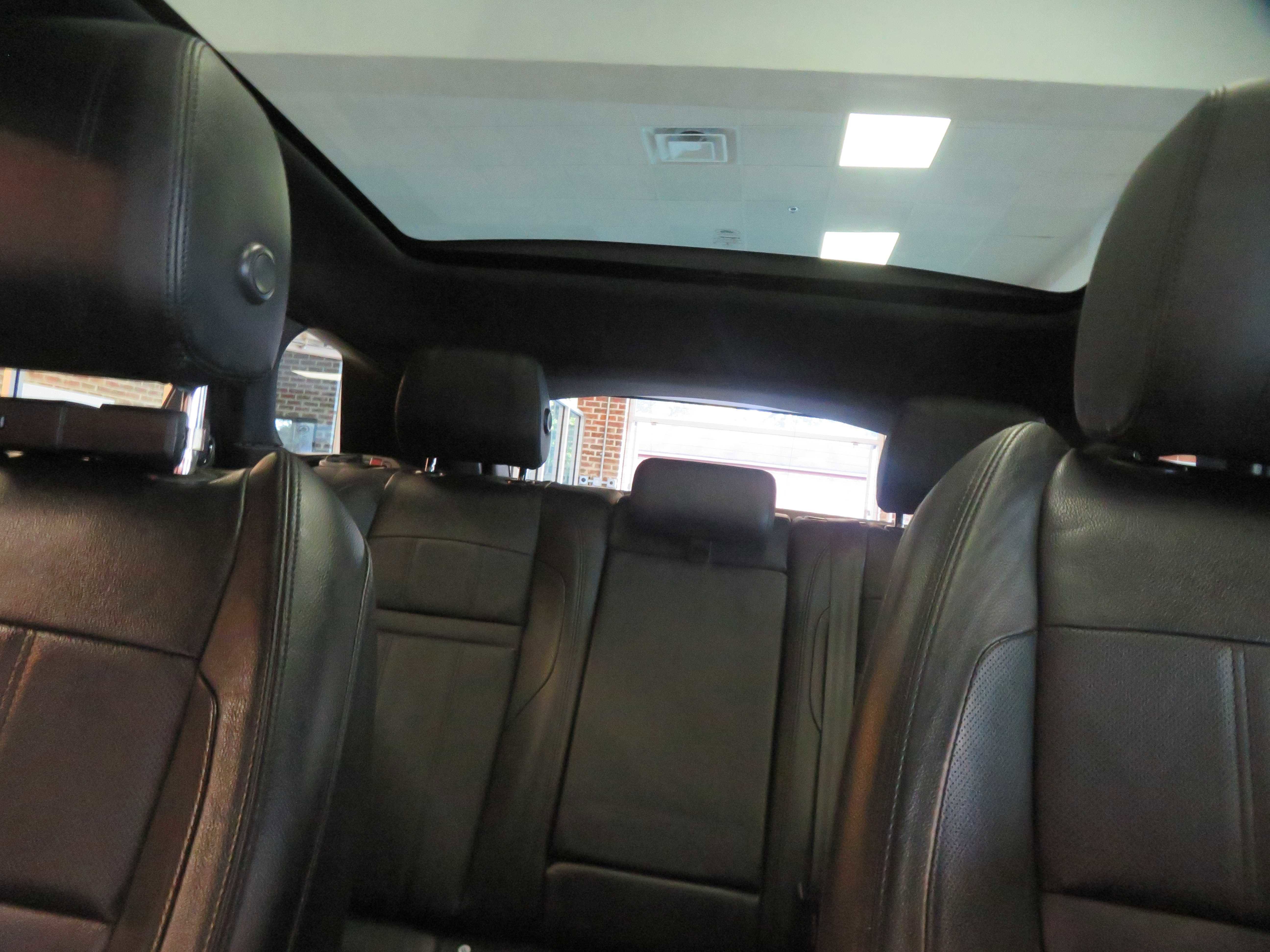 Used 2020 Land Rover Range Rover Evoque SE image 42