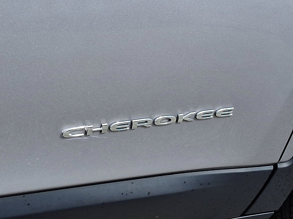 Certified 2022 Jeep Cherokee Latitude Lux w/ Mopar Interior Package image 24