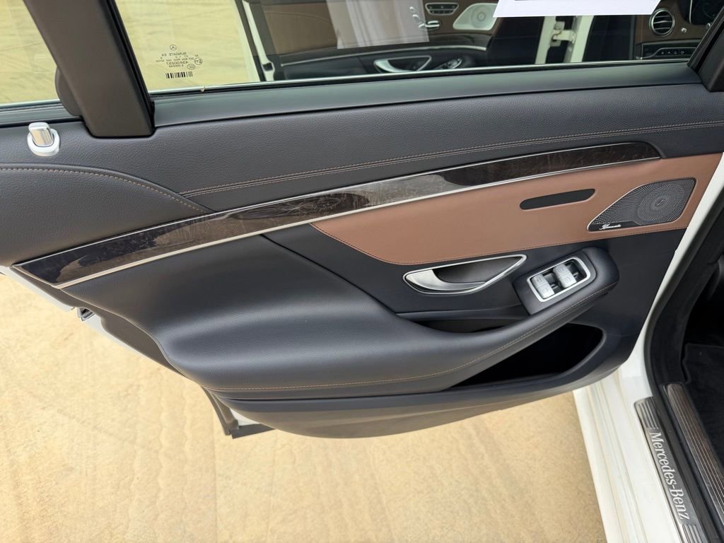 Used 2015 Mercedes-Benz S 550 Sedan image 14